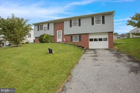 618 Anne Dr, Wernersville, PA 19565