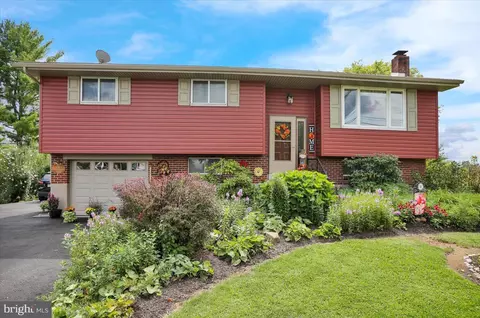 2776 W Philadelphia Ave, Oley, PA 19547