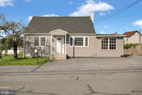 6 E Walnut St, Bernville, PA 19506