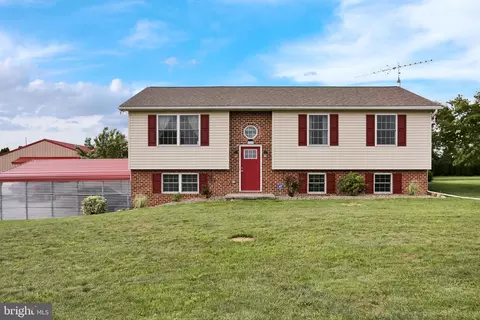 1160 Woods Dr, Womelsdorf, PA 19567