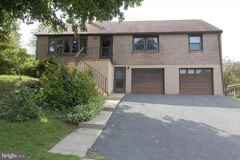 818 Rhodora Ave, Reading, PA 19605