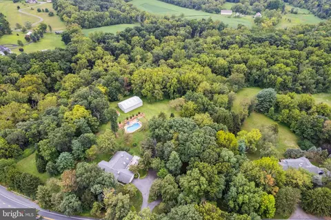 970 Christmas Village Rd, Bernville, PA 19506