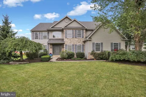 17 Lady Diana Dr, Reading, PA 19605