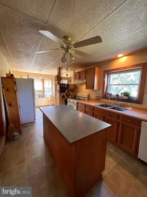 737 Philadelphia Ave, Reading, PA 19607 photo 5