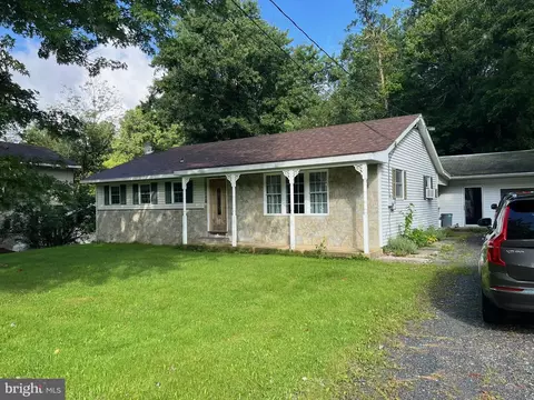 16 Hartz Rd, Fleetwood, PA 19522