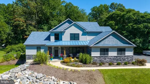 24 Forest View Dr, Wernersville, PA 19565