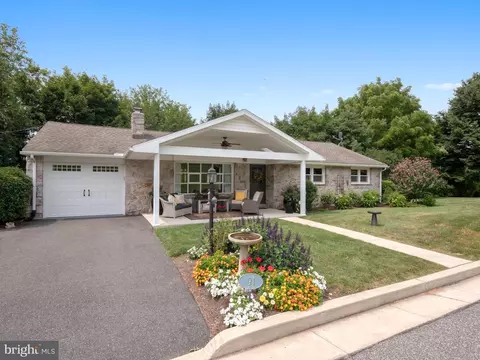 91 Orchard Ln, Boyertown, PA 19512