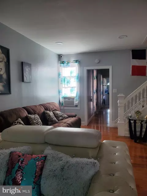 818 Thorn St, Reading, PA 19601 photo 3