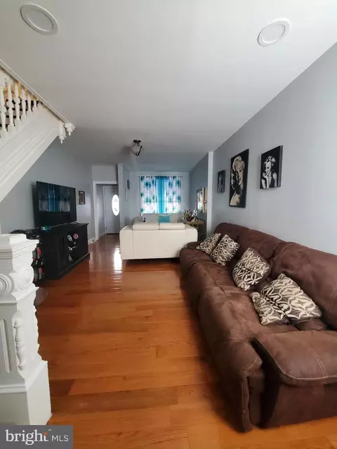 818 Thorn St, Reading, PA 19601 photo 2