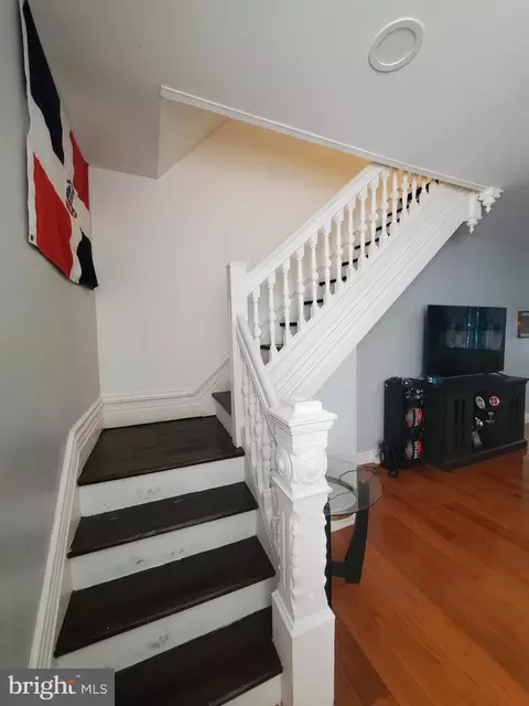 818 Thorn St, Reading, PA 19601 photo 4