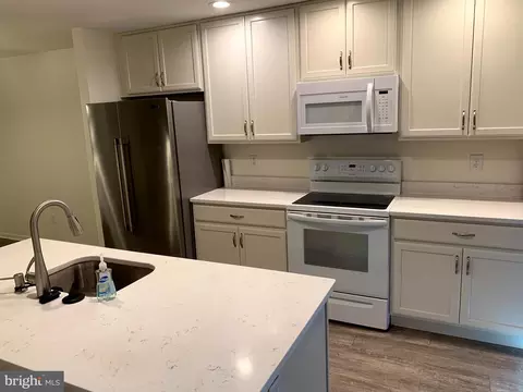 72 Wedge Ln, Reading, PA 19607 photo 3