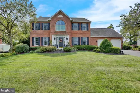 524 Walnut Tree Dr, Blandon, PA 19510