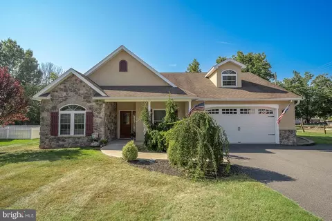 904 Richards Ave, Douglassville, PA 19518
