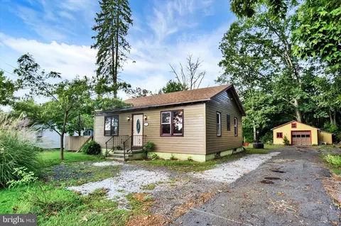 5920 Four Point Rd, Bethel, PA 19507