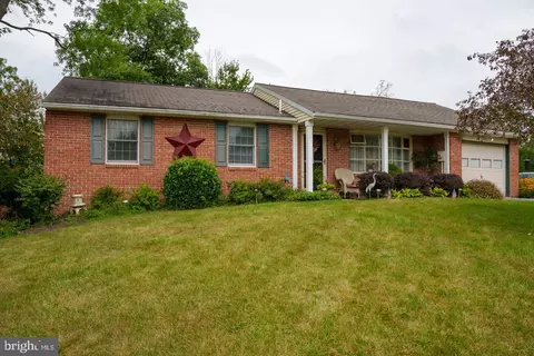 125 Redwood Dr, Douglassville, PA 19518