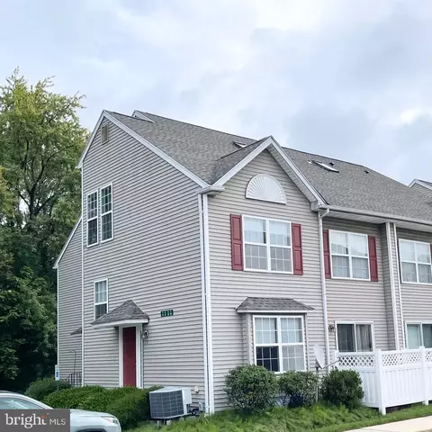 3 Horseshoe Dr, Douglassville, PA 19518