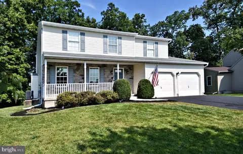 221 Woodbridge Ln, Douglassville, PA 19518