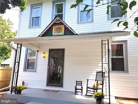 17 Barclay St, Mertztown, PA 19539