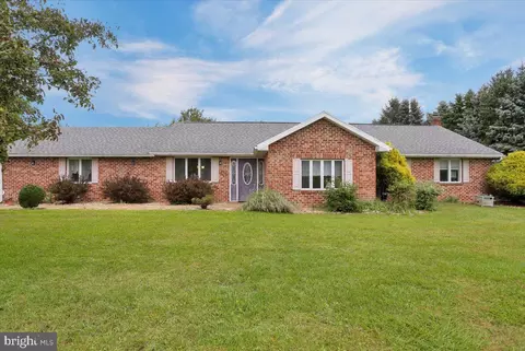 18 Birdsfoot Dr, Robesonia, PA 19551