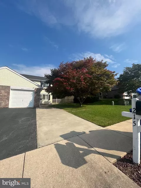215 Adams Dr, Womelsdorf, PA 19567