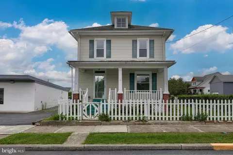 20 N Morwood Ave, West Lawn, PA 19609