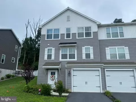 416 Smokering Dr, Robesonia, PA 19551