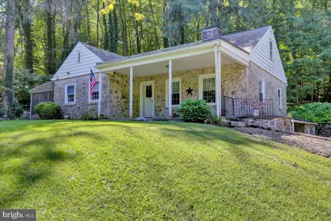 22 Skyline Dr, Temple, PA 19560