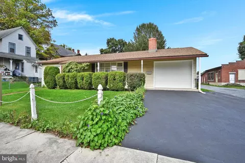 659 Vester Pl, Sinking Spring, PA 19608 photo 2