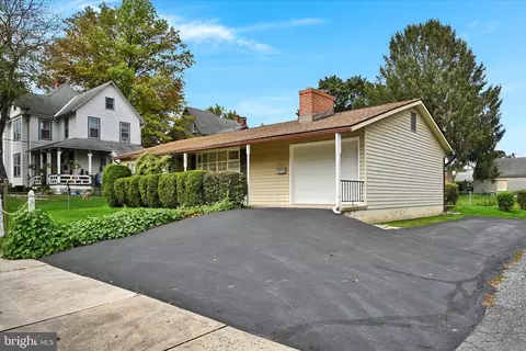 659 Vester Pl, Sinking Spring, PA 19608