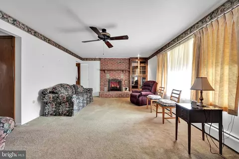 659 Vester Pl, Sinking Spring, PA 19608 photo 8