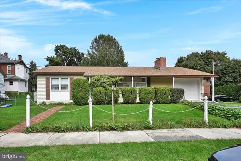 659 Vester Pl, Sinking Spring, PA 19608 photo 3