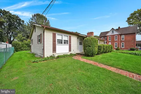 659 Vester Pl, Sinking Spring, PA 19608 photo 4