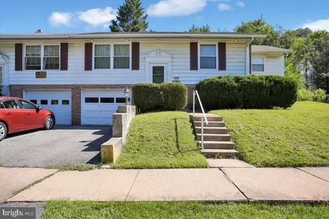 207 Lauers Ln, Reading, PA 19610
