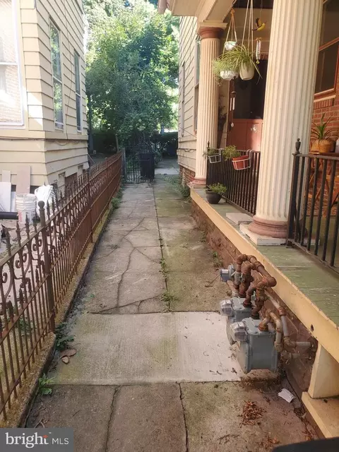 421 Green Tc, Reading, PA 19601 photo 3