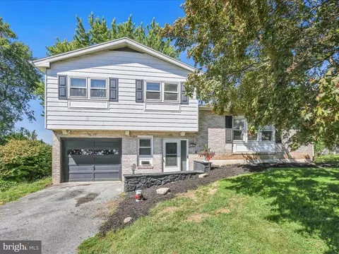 35 Mull Ave, Reading, PA 19608
