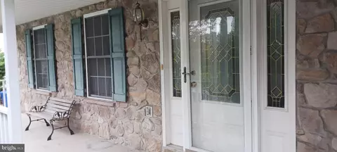 4554 Del Mar Dr, Reading, PA 19606 photo 2