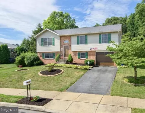 318 Smokering Dr, Robesonia, PA 19551