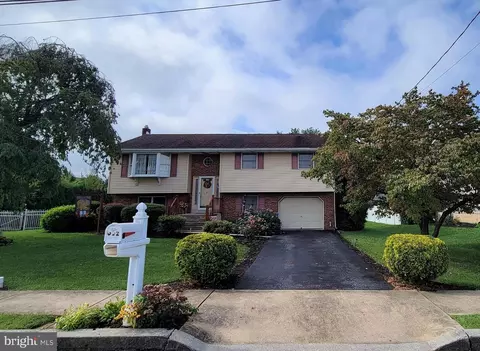 612 Lyman Ave, Womelsdorf, PA 19567