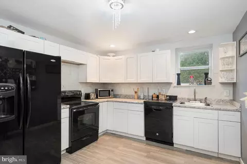 Kitchen - 11 Montello Rd, Reading, PA 19608 photo 2 of 3