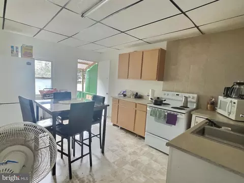 717 N 9th St, Reading, PA 19604 photo 6