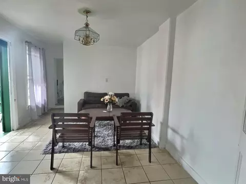 717 N 9th St, Reading, PA 19604 photo 2