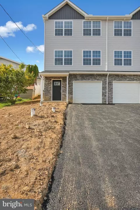 1343 Scott St, Reading, PA 19607