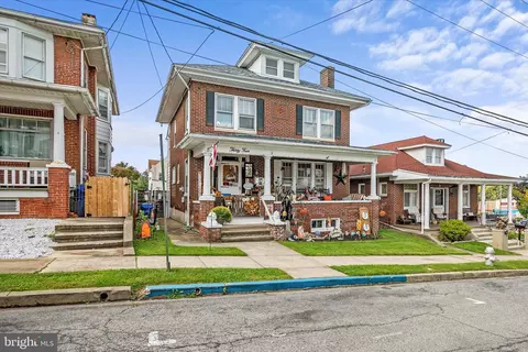 34 Crestmont St, Reading, PA 19611