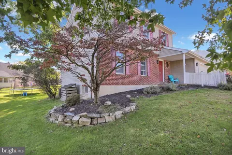 505 Deborah Dr, Reading, PA 19608 photo 3