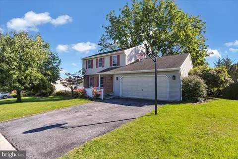 505 Deborah Dr, Reading, PA 19608 photo 2