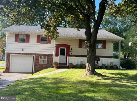 2851 Saint Albans Dr, Reading, PA 19608