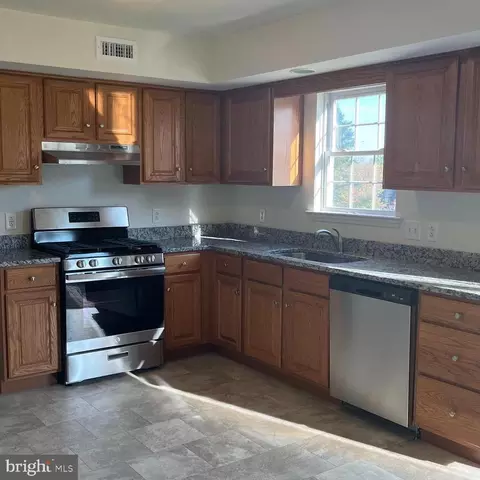 371 Oneida Dr, Sinking Spring, PA 19608 photo 9