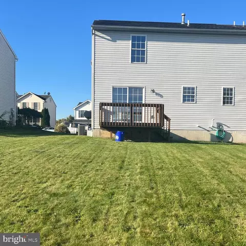 371 Oneida Dr, Sinking Spring, PA 19608 photo 4
