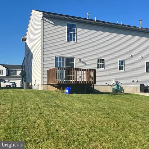 371 Oneida Dr, Sinking Spring, PA 19608 photo 5