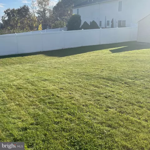 371 Oneida Dr, Sinking Spring, PA 19608 photo 3